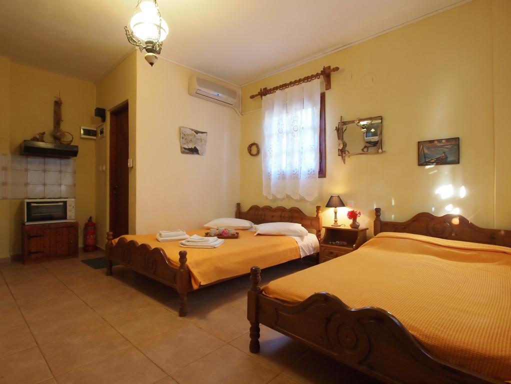 Andromahi Studios Lefokastro Habitación foto