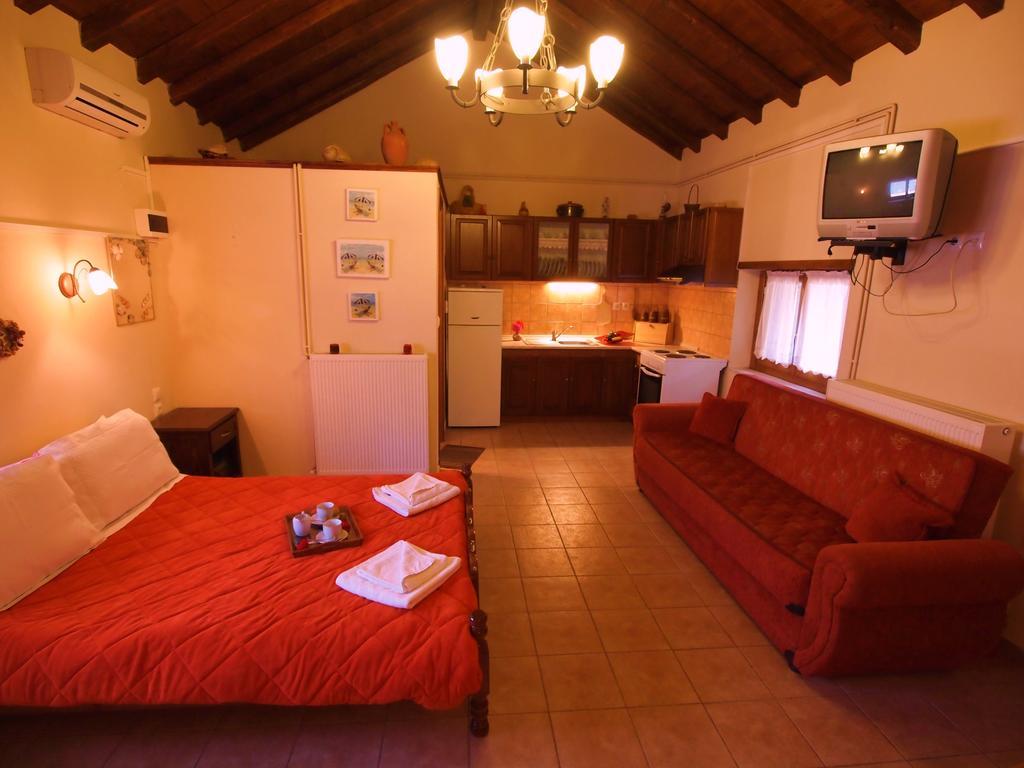 Andromahi Studios Lefokastro Habitación foto